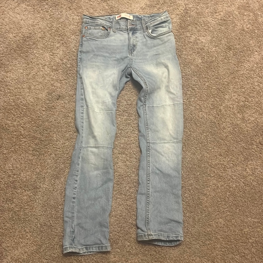 Light blue distressed Levi women’s slim fit jeans, jeggings,